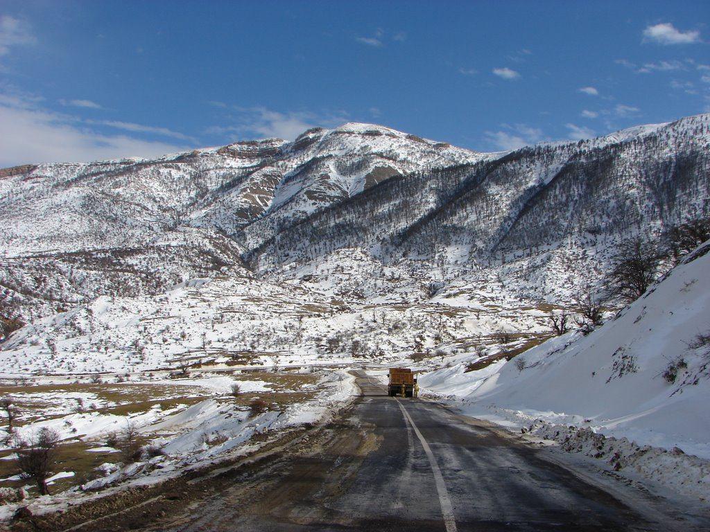 جاده برفی و زیبای شاهرود به رامیان.